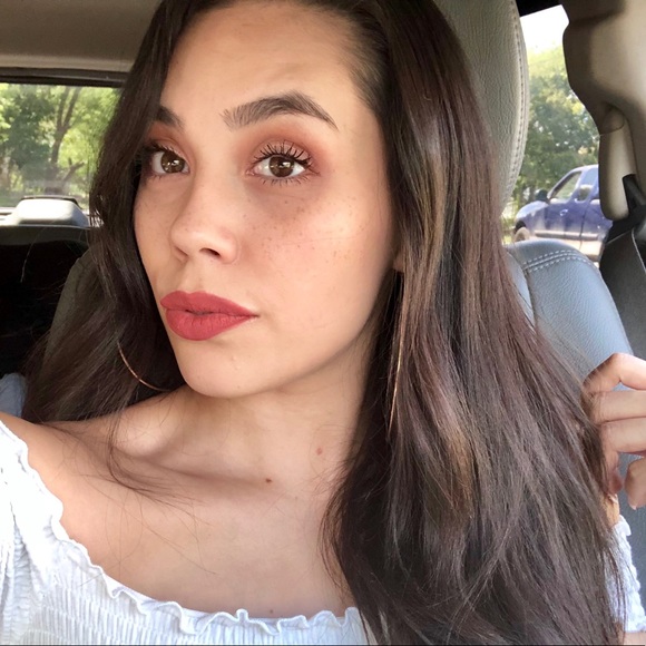 🎀 MEET YOUR POSHER! 🎀 - Picture 3 of 3